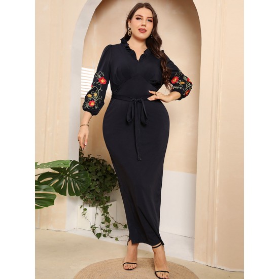 Plus Size Black  Embroidered Floral Pencil Dress